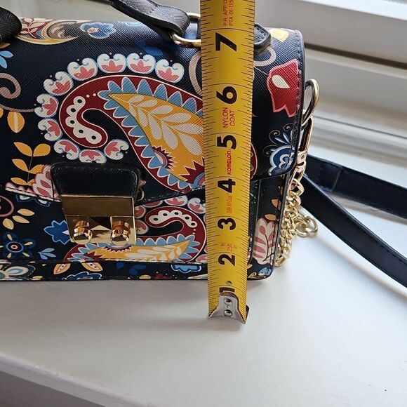 Vibrant Blue Crossbody Bag with Paisley Design and Gold Chain Strap - Picture 10 of 12